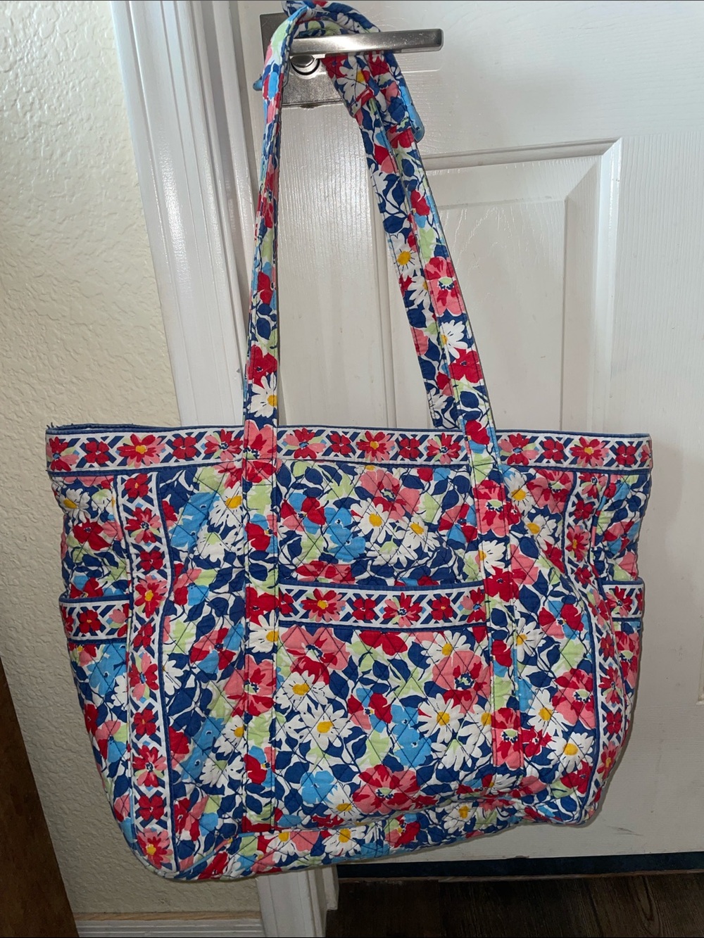 Vera Bradley Quilted Floral zipper Tote Bag - Blue Pink Daisies